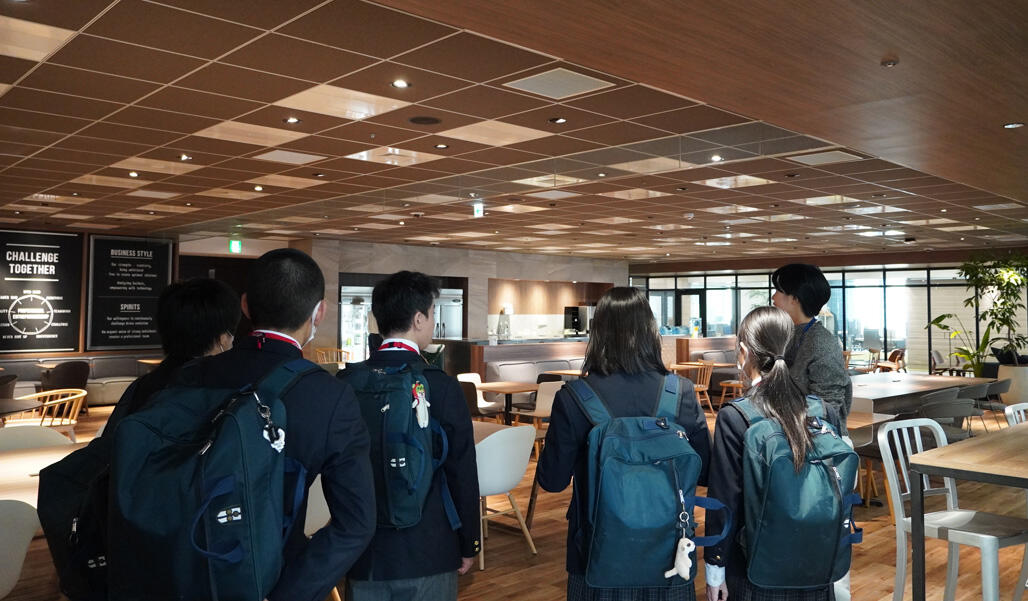 品川区立品川学園の生徒がフューチャー社員と交流